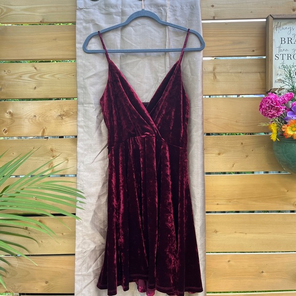 Burgundy Velvet Dress - Size Med - Picture 1 of 3